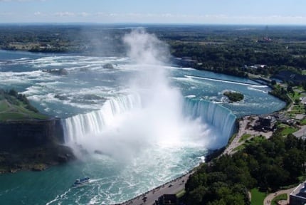 Die Niagarafälle sind Wasserfälle.